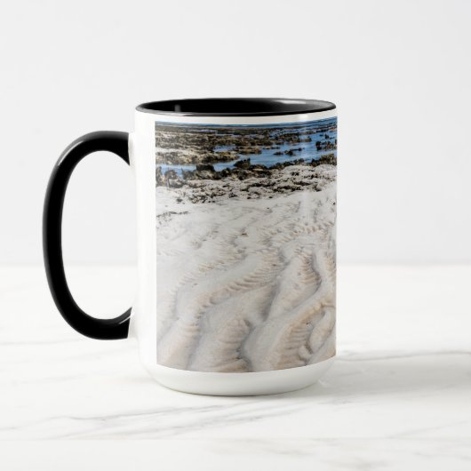Serene Coastal Low-Tide Landschaftlich Landschaft Tasse (Links)