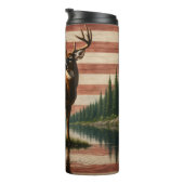 Serene Deer mit Patriotic Flag Thermosbecher (Nach rechts gedreht)