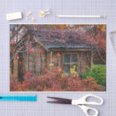 Serene Fall Hütte umgeben von Blume Seidenpapier (Handwerk)