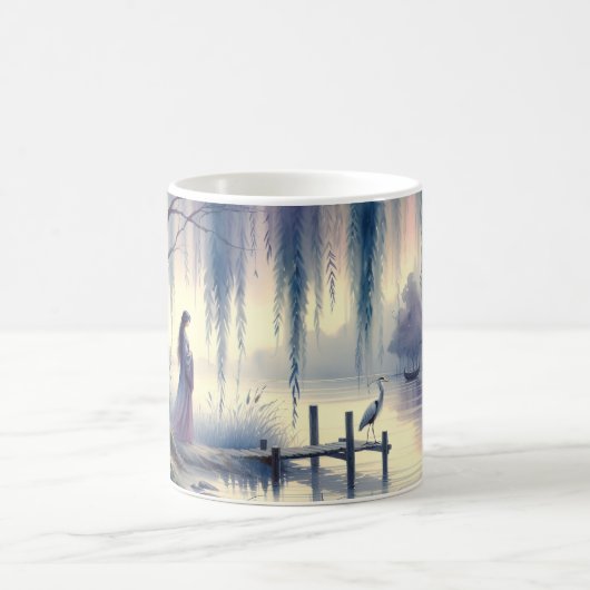 Serene Fantasy Lake mit Willow und Heron Kaffeetasse (Mittel)