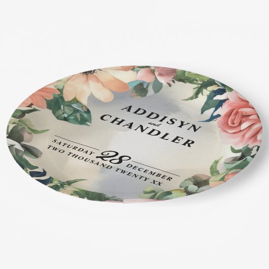 Serene Garden Wreath: Pastel Floral Elegante Pappteller (Schrägansicht)