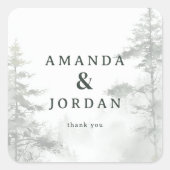 Serene Gray Misty Forest Scene Quadratischer Aufkleber (Vorderseite)