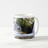 Serene Green Mossy Stream Tasse (VorderseiteRechts)