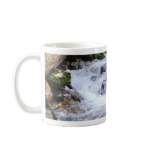 Serene Green Mossy Stream Tasse
