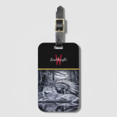 Serene indische Frau mit Wolf an der Wasserkante Gepäckanhänger (Vorderseite Vertikal)