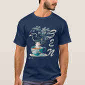 Serene Japanischer Teecup mit Kirschblüten T-Shirt (Vorderseite)