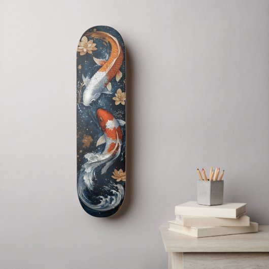 Serene Koi Fisch mit Lotus-Blume Skateboard (Wandkunst)