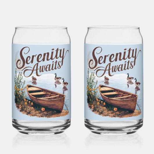 Serene Lake Boat mit Gänsen und Wildblumen Dosenglas (Vorderseite)