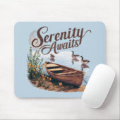 Serene Lake Boat mit Gänsen und Wildblumen Mousepad (Mit Mouse)