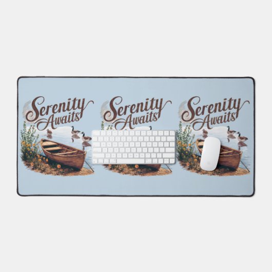 Serene Lake Boat mit Gänsen und Wildblumen Schreibtischunterlage (Tastatur & Maus)