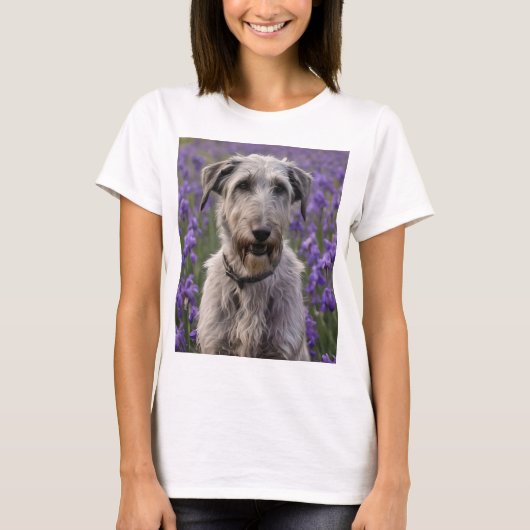 Serene Majesty: Wolfhound sitzt in einer Lila Iris T-Shirt (Vorderseite)