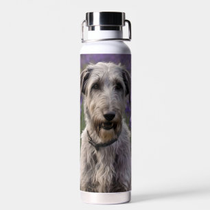 Serene Majesty: Wolfhound sitzt in einer Lila Iris Trinkflasche