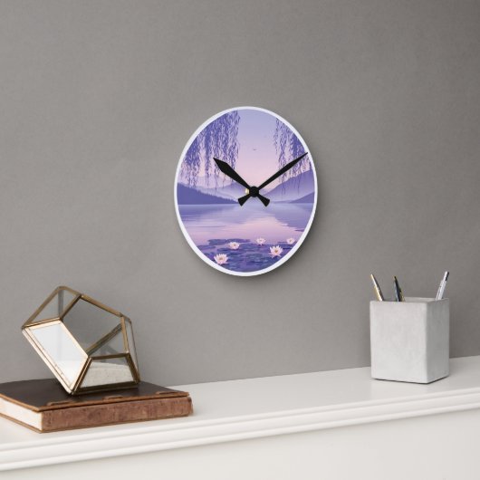 Serene Misty Lake at Dawn Circular Art Print Runde Wanduhr (Büro)