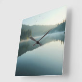 Serene Misty Lake Forest Morning Reflection Quadratische Wanduhr (Winkel)