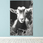 Serene Monochromatic Artistic Baby Goat Portrait Leinwanddruck (Insitu (Holzboden))