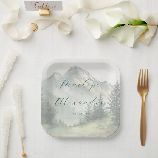 Serene Muted Green Watercolor Mountains Pappteller (Hochzeit)