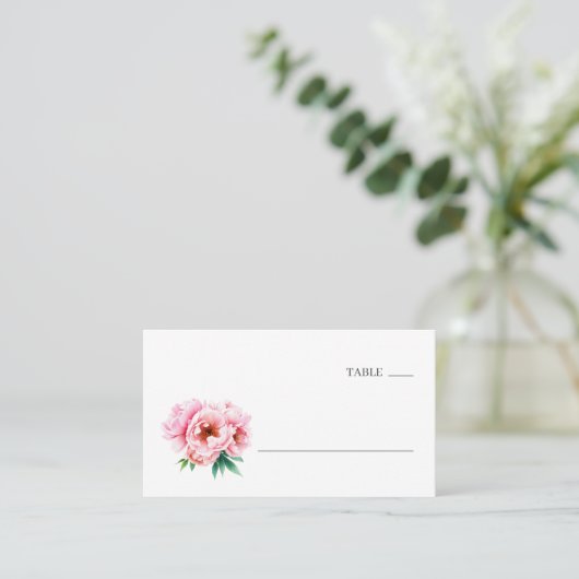 Serene Pink Floral Minimalist Platzkarte (Stehend Vorderseite)