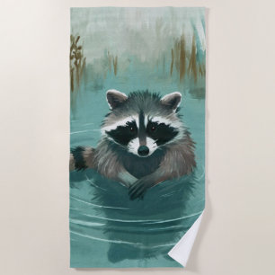 Serene Raccoon in ruhigen Gewässern Strandtuch