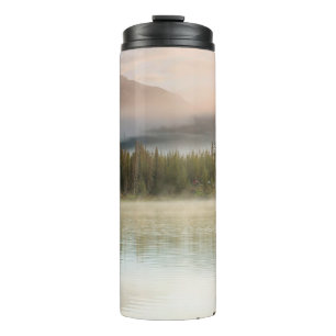Serene schöner See in den Morgenbergen, Oregon Thermosbecher
