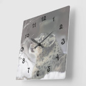 Serene Snow Leopard Quadratische Wanduhr (Winkel)
