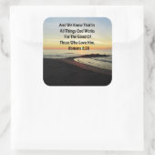 SERENE SUNRISE ROMANS 8:28 SCRIPTURE QUADRATISCHER AUFKLEBER (Tasche)