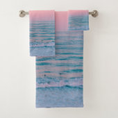 Serene Sunset | Abstrakter Strand in Blaurosa Past Badhandtuch Set (Insitu)