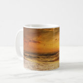 Serene Sunset Beach - ruhiger Küstenstreifen Kaffeetasse (Vorderseite Links)
