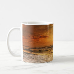 Serene Sunset Beach - ruhiger Küstenstreifen Kaffeetasse