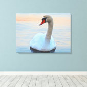 Serene Swan Leinwanddruck (Insitu (Holzboden))