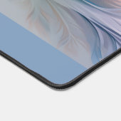 Serene Sweep: Pastel Feather Array Schreibtischunterlage (Ecke)