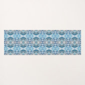 Serene symmetric ice blue abstract pattern yogamatte (Rückseite (Horizontal))
