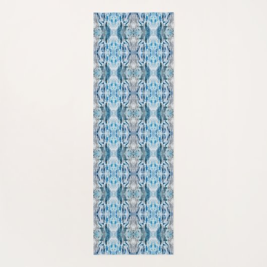 Serene symmetric ice blue abstract pattern yogamatte (Rückseite)