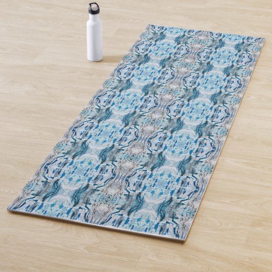Serene symmetric ice blue abstract pattern yogamatte (Beispiel)