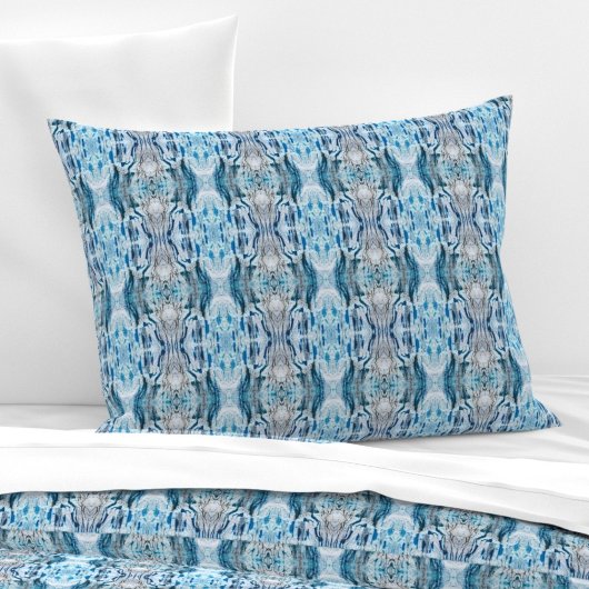 Serene symmetric ice blue S-size abstract pattern Kissenbezug