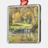 Serene Szene an der Dogwood-Bucht Ornament Aus Metall (Links)