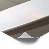 Serene Szene: Weißer Tisch mit einem Dampfcup Poster (Ecke)