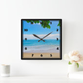 Serene Tropical Beach Sun Sand and Sea Quadratische Wanduhr (Zuhause)