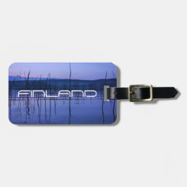 Serene und mistige See nach starkem Regen Gepäckanhänger