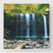 Serene Waterfall Quadratische Wanduhr (Vorderseite)