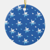 Serene Waters - Spielerisches Muster des Swan Lake Keramik Ornament (Vorne)