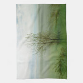 Serene Waterscape Landscape Handtuch (Vertikal)