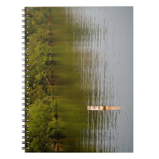 Serene Waterscape mit Singular Marker Notizblock (Vorderseite)