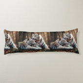 Serene White Tiger Companions Seitenschläferkissen (Rückseite)