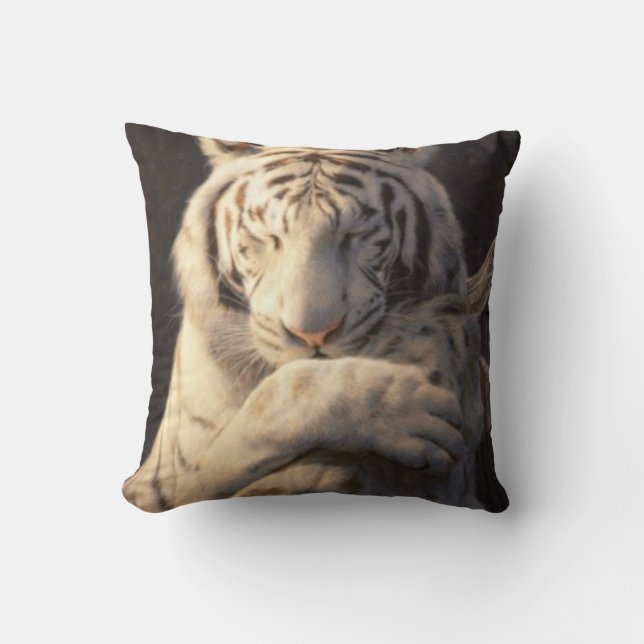 Serene White Tiger Throw Pillow – Gentle Elegance Kissen (Vorderseite)