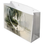 Serene Willow Tree Reflection Nature Art (2) Große Geschenktüte (Rückseite Schrägansicht)