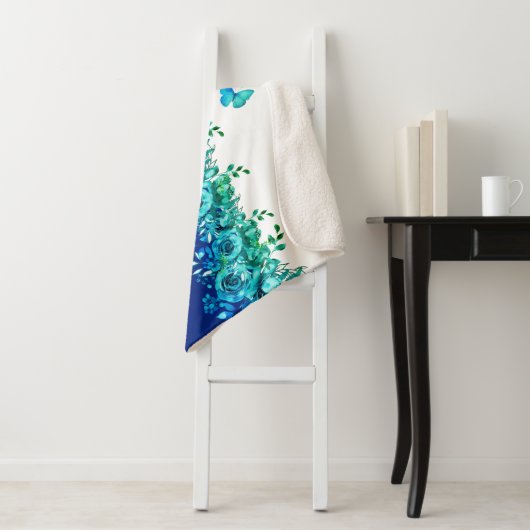 Serenity Blue Petal Sherpa Throw Sherpadecke (Beispiel)