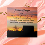 Serenity Gebet Sonnenuntergang Silhouette Landscha Fliese<br><div class="desc">Keramik-Kachel mit dem Foto eines bunten,  ländlichen Sonnenuntergangs und dunklen Silhouetten,  zusammen mit den inspirierenden Worten des Serenity-Gebet. Wählen Sie Ihre Kachelgröße aus. Macht ein nachdenkliches Geschenk für Familie und Freunde.</div>