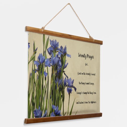 Serenity Prayer Blue Irises Floral Wandteppich Mit Holzrahmen (Gewinkelt)