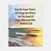 SERENROMANS 8:28 SCRIPTURE VERSE FLEECEDECKE (Vorderseite)