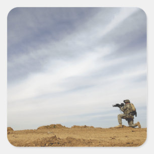 Sergeant bietet Sicherheit Quadratischer Aufkleber